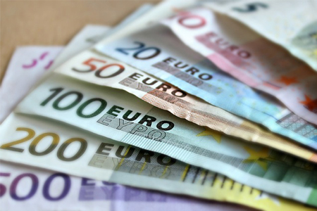 Duizend euro spaargeld over? Zo kan u het slim beleggen 